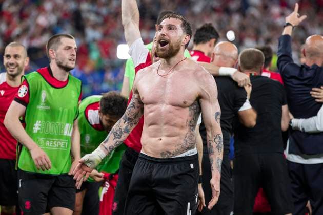 UEFA EURO, EM, Europameisterschaft,Fussball 2024: Georgien - Portugal; 26.06.2024 Guram Kashia (Georgien, 4) jubelt. UEFA EURO 2024: Georgien - Portugal; Arena AufSchalke, Gelsenkirchen, am 26.06.2024 Copyright: xBEAUTIFULxSPORTS Meuselx