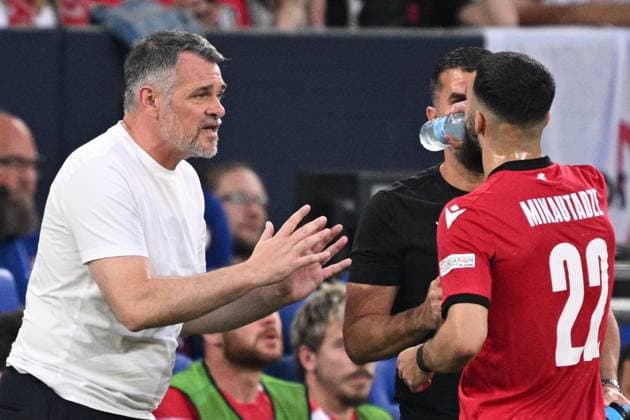 Germany Soccer Euro 2024 Georgia - Portugal 8716978 26.06.2024 Georgia s head coach Willy Sagnol gives instructions to Georgia s Georges Mikautadze during the UEFA EURO, EM, Europameisterschaft,Fussball 2024 Group F soccer match between Georgia and Portugal at the Veltins-Arena in Gelsenkirchen, Germany. Alexey Filippov Sputnik Gelsenkirchen Germany  Copyright: xAlexeyxFilippovx