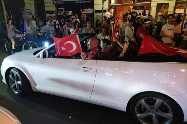 Berlin, Deutschland, 26.06.2024: Kreuzberg: Fußball-EM 2024, Gruppe F, Türkei - Tschechien: Türken feiern den Sieg ihrer Mannschaft und den Einzug ins Achtelfinale Copyright: xdtsxNachrichtenagenturx dts_41897