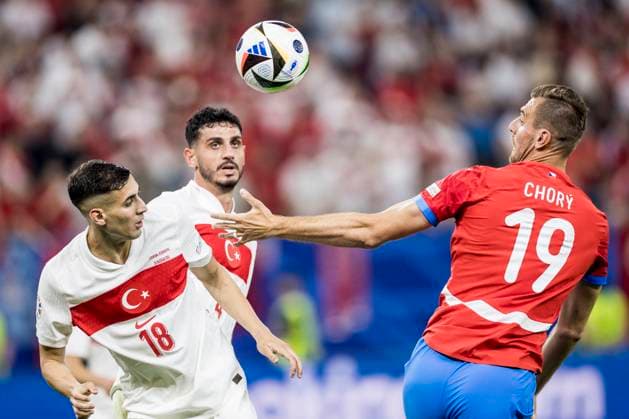 Czechia v Turkey, UEFA EURO, EM, Europameisterschaft,Fussball 2024, Hamburg, Germany Hamburg, Germany. 26th, June 2024. Mert Müldür (18) of Turkey and Tomas Chory (19) of Czechia seen during the UEFA Euro 2024 match in Group F between Czechia and Turkey at Volksparkstadion in Hamburg. Hamburg Germany  Copyright: xGonzalesxPhoto LassexLagonix