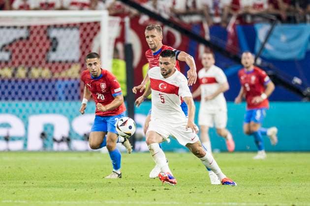 Czechia v Turkey, UEFA EURO, EM, Europameisterschaft,Fussball 2024, Hamburg, Germany Hamburg, Germany. 26th, June 2024. Okay Yokuslu (5) of Turkey seen during the UEFA Euro 2024 match in Group F between Czechia and Turkey at Volksparkstadion in Hamburg. Hamburg Germany  Copyright: xGonzalesxPhoto LassexLagonix