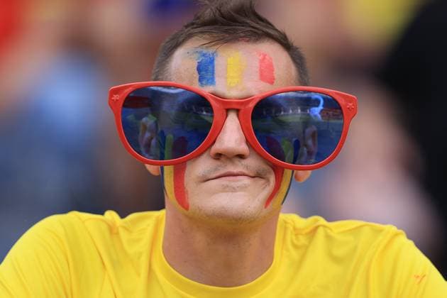 Football - UEFA EURO, EM, Europameisterschaft,Fussball 2024 - Group E - Slovakia v Romania 26th June 2024 - UEFA EURO 2024 - Group E - Slovakia v Romania - A Romania fan wears giant glasses - Photo: Simon Stacpoole Offside. Frankfurt Germany Copyright: xSimonxStacpoolexOffside