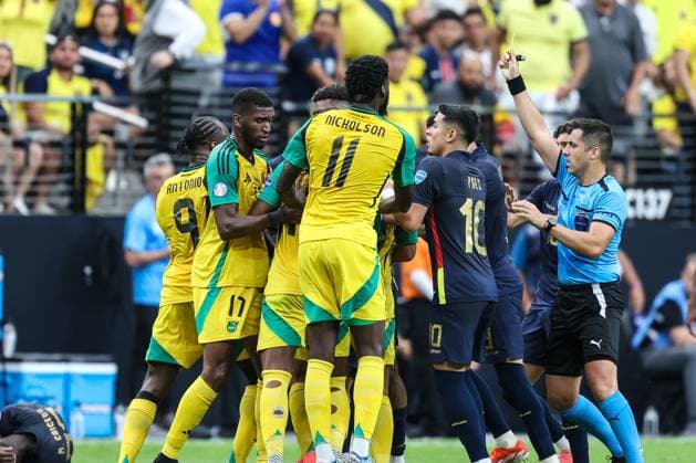 SOCCER: Copa America: Group B Stage Ecuador vs Jamaica JUN 26 June 26, 2024: Jamaica defender Damion Lowe (17) receives a yellow card during the CONMEBOL Copa America Group B Stage match at Allegiant Stadium between Ecuador and Jamaica on June 26, 2024 in Las Vegas, NV. Christopher Trim CSM. (Credit Image: Â Christopher Trim Cal Media) Las Vegas Nevada United States of America EDITORIAL USE ONLY Copyright: xx ZUMA-20240626_zma_c04_018.jpg ChristopherxTrimx csmphotothree267252