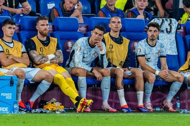 Ronaldo looking disappointed sitting on the bench with Pepe (Portugal, 03) Georgien vs. Portugal, Herren, Fussball, 3. Spieltag, EURO 2024, 26.06.2024, Europameisterschaft, Gruppe F Georgien vs. Portugal, Herren, Fussball, 3. Spieltag, EURO 2024, 26.06.2024, Europameisterschaft, Gruppe F Gelsenkirchen Copyright: xEibner-Pressefoto BahhoxKarax EP_GEO