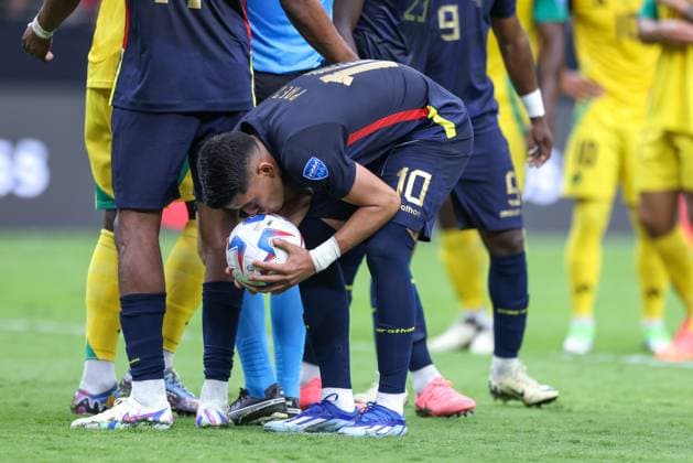 June 26, 2024, Las Vegas, Nevada, UNITED STATES: Kendry PoÂ¡ez of Ecuador during a match against Jamaica in Group B of the Copa America at the .Allegiant Stadium in Las Vegas in the United States this Wednesday, June 26, 2024 Las Vegas UNITED STATES - ZUMAv122 20240626_aap_v122_010 Copyright: xWilliamxVolcovx
