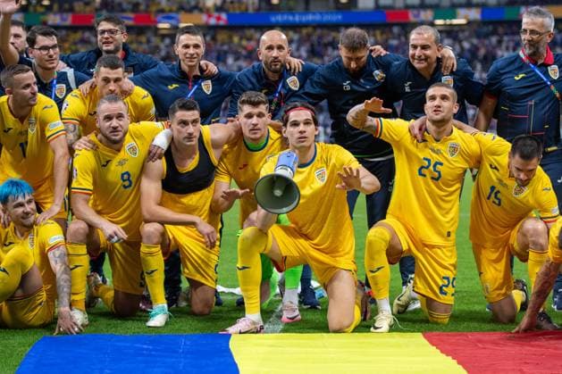 Sport Bilder des Tages FRANKFURT AM MAIN, GERMANY - JUNE 26: Ianis Hagi, Daniel Birligea, Andrei Burca, George Puscas of Romania celebrates during the UEFA EURO, EM, Europameisterschaft,Fussball 2024 group stage match between Slovakia and Romania at Frankfurt Arena on June 26, 2024 in Frankfurt am Main, Germany. Photo by Sebastian Frej Slovakia v Romania: Group E - UEFA EURO 2024 Copyright: xSebastianxFrejx