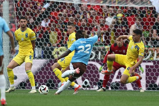 Roman YaremchukVitaliy Mykolenko (Ukraine)Jeremy Doku (Belgium)Oleksandr Tymchyk (Ukraine) during the UEFA EURO, EM, Europameisterschaft,Fussball Germany 2024 match between Ukraine 0-0 Belgium at Stuttgart Arena on June 26, 2024 in Stuttgart, Germany. Noxthirdxpartyxsales  (257800000)