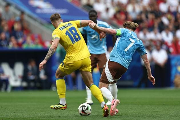 Volodymyr Brazhko (Ukraine)Kevin De Bruyne (Belgium) during the UEFA EURO, EM, Europameisterschaft,Fussball Germany 2024 match between Ukraine 0-0 Belgium at Stuttgart Arena on June 26, 2024 in Stuttgart, Germany. Noxthirdxpartyxsales  (257800070)