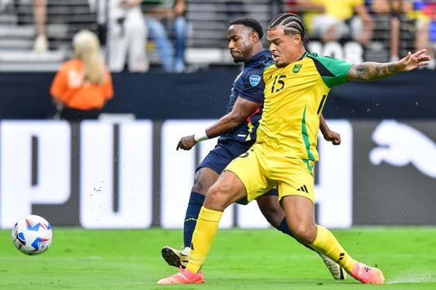 RECORD DATE NOT STATED Copa America USA 2024 Ecuador vs Jamaica John Yeboah (L) of Ecuador fights for the ball with Joel Latibeaudiere (R) of Jamaica during the CONMEBOL Copa America 2024 group B match between Ecuador and Jamaica, at Allegiant Stadium, on June 26, 2024 in Las Vegas, Nevada, United States. LAS VEGAS NEVADA UNITED STATES  Copyright: xIsaacxOrtizx 20240626173509_CA_GB_2024_ECU_JAM_YEBOAH35