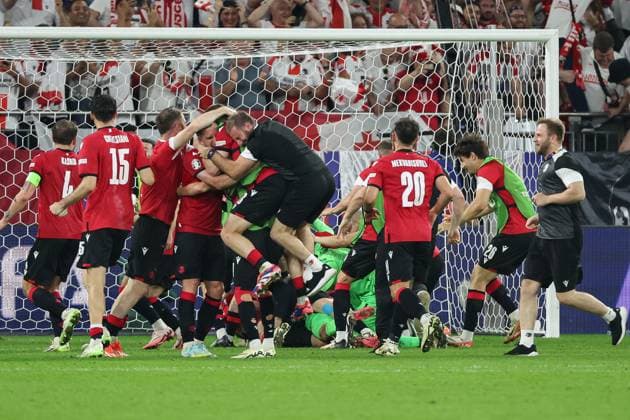 EM 2024: Georgien - Portugal am 26.06.2024 in der Arena AufSchalke in Gelsenkirchen Jubel und Freude über den Sieg bei der Mannschaft von Georgien