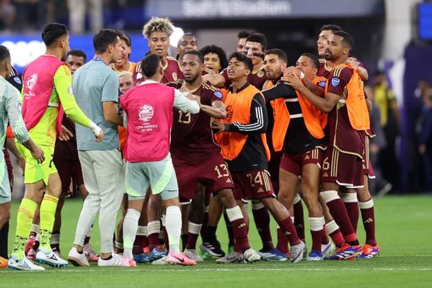 Venezuela v Mexico 26 June 2024 Inglewood USA, Copa America Venezuela v Mexico - tempers flare as Mexican players confront the celebrating Venezuela squad. (Photo by Mark Leech). Inglewood California USA Copyright: xMarkxLeechxOffside