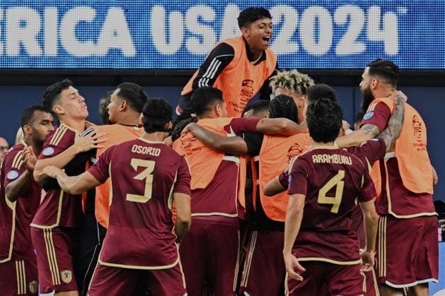 RECORD DATE NOT STATED Copa America USA 2024 Venezuela vs Mexico Salomon Rondon celebrates his goal 1-0 of Venezuela during the CONMEBOL Copa America 2024 group B match between Venezuela and Mexico, at SoFi Stadium, on June 26, 2024 in Inglewood, California, United States. INGLEWOOD CALIFORNIA UNITED STATES  Copyright: xDavidxLeahx 20240626212323_CA_GB_2024_VEN_MEX_RONDON204