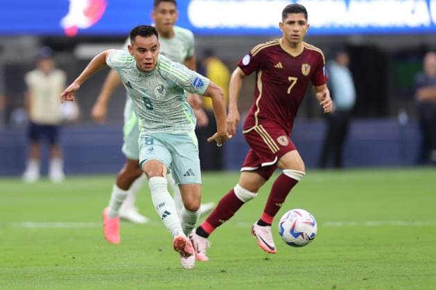 Venezuela v Mexico 26 June 2024 Inglewood USA, Copa America Venezuela v Mexico - Carlos Rodriguez of Mexico. (Photo by Mark Leech). Inglewood California USA Copyright: xMarkxLeechxOffside