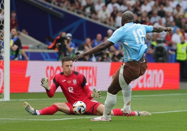 (240627) -- STUTTGART, June 27, 2024 -- Romelu Lukaku (R) of Belgium shoots the ball during the UEFA EURO, EM, Europameisterschaft,Fussball 2024 Group E match between Belgium and Ukraine in Stuttgart, Germany, June 26, 2024. (Photo by Xinhua) (SP)GERMANY-STUTTGART-FOOTBALL-EURO 2024-BELGIUM VS UKRAINE PhilippexRuiz 