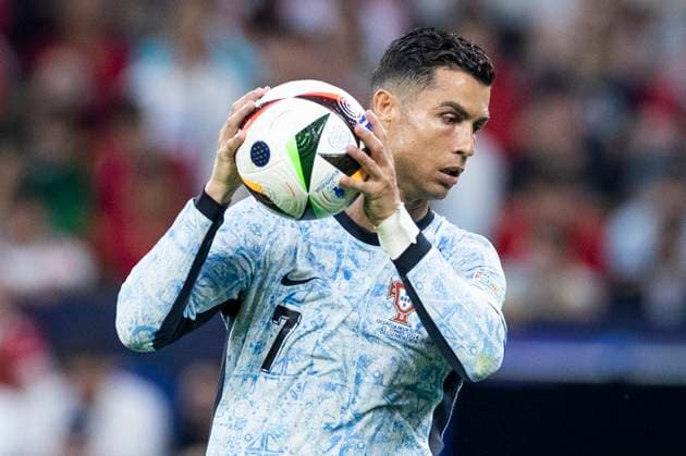 UEFA EURO, EM, Europameisterschaft,Fussball 2024: Georgien - Portugal; 26.06.2024 Cristiano Ronaldo (Portugal, 7) mit dem Spielball Fussballliebe von Adidas. UEFA EURO 2024: Georgien - Portugal; Arena AufSchalke, Gelsenkirchen, am 26.06.2024 Copyright: xBEAUTIFULxSPORTS Meuselx