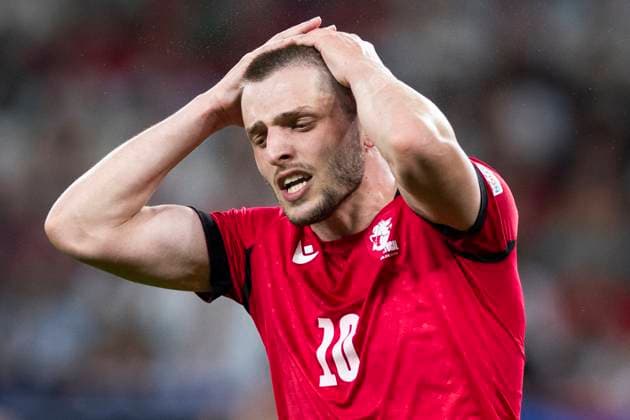 UEFA EURO, EM, Europameisterschaft,Fussball 2024: Georgien - Portugal; 26.06.2024 Giorgi Chakvetadze (Georgien, 10) hadert mit einer vergebenen Chance. UEFA EURO 2024: Georgien - Portugal; Arena AufSchalke, Gelsenkirchen, am 26.06.2024 Copyright: xBEAUTIFULxSPORTS Meuselx