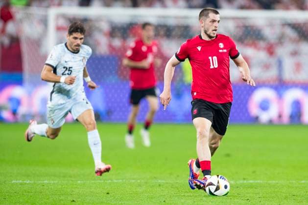 UEFA EURO, EM, Europameisterschaft,Fussball 2024: Georgien - Portugal; 26.06.2024 Giorgi Chakvetadze (Georgien, 10). UEFA EURO 2024: Georgien - Portugal; Arena AufSchalke, Gelsenkirchen, am 26.06.2024 Copyright: xBEAUTIFULxSPORTS Meuselx