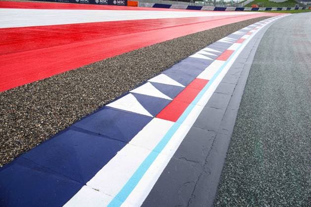 New gravel trap kerb for track limits during the Formula 1 Qatar Airways Austrian Grand Prix 2024, 11th round of the 2024 Formula One World Championship, WM, Weltmeisterschaft from June 28 to 30, 2024 on the Red Bull Ring, in Spielberg, Austria - F1 - AUSTRIAN GRAND PRIX 2024 DPPI Panoramic  240627_R11_AUSTRIA_DP_XB5_6066