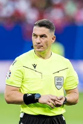 Czechia v Turkey, UEFA EURO, EM, Europameisterschaft,Fussball 2024, Hamburg, Germany Hamburg, Germany. 26th, June 2024. Referee Istvan Kovacs seen during the UEFA Euro 2024 match in Group F between Czechia and Turkey at Volksparkstadion in Hamburg. Hamburg Germany  Copyright: xGonzalesxPhoto LassexLagonix