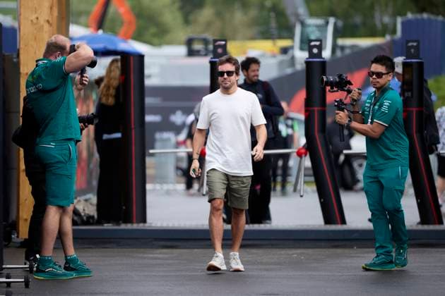 F1 Grand Prix of Austria - Previews Fernando Alonso of Spain and Aston Martin Aramco F1 Team arrives in the Paddock during previews ahead the F1 Grand Prix of Austria at Red Bull Ring on June 27, 2024, in Spielberg, Austria. Spielberg Red Bull Ring Spielberg Austria RL_GPF1AT24_00013 Copyright: xRicardoxLarreinax
