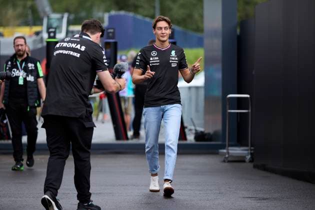 F1 Grand Prix of Austria - Previews George Russell of Great Britain and Mercedes AMG Petronas F1 Team arrives in the Paddock during previews ahead the F1 Grand Prix of Austria at Red Bull Ring on June 27, 2024, in Spielberg, Austria. Spielberg Red Bull Ring Spielberg Austria RL_GPF1AT24_00019 Copyright: xRicardoxLarreinax
