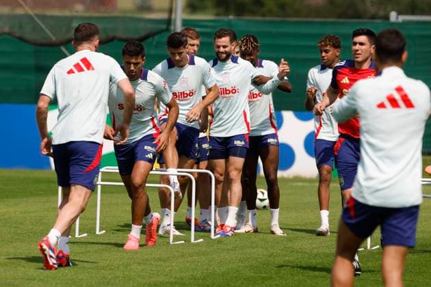 Spain s soccer team players attend a training session ahead of their upcoming Euro2024 match against Georgia, in Donaueschingen, Germany, 27 June 2024. Training session of Spain !ACHTUNG: NUR REDAKTIONELLE NUTZUNG!  Copyright: xJ.J.xGuillénx GRAF8199 20240627-55013989995_1
