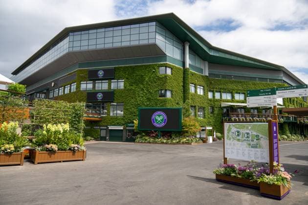 An exterior view of the centre court before the start of the Wimbledon Tennis Championships held at the All England Lawn Tennis & Croquet Club Featuring: Centre court Where: London, United Kingdom When: 27 Jun 2024 Credit: Ray Tang Cover Images **STRICTLY EDITORIAL USE ONLY** EDITORIAL USE ONLY. RESTRICTED TO NEWSPAPERS BASED IN THE UK Copyright: xx coverimg53889853