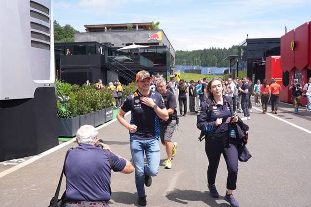 Formel 1 Großer Preis von Österreich 2024 27.06.2024, Red Bull Ring, Spielber, Formel 1 Großer Preis von Österreich 2024 , im Bild Max Verstappen (NLD), Oracle Red Bull Racing ist verspätet und rennt zur Pressekonferenz.