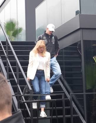 27.06.2024, Red Bull Ring, Spielber, Formel 1 Großer Preis von Österreich 2024 , im Bild Testfahrer Mick Schumacher (DEU), Mercedes-AMG Petronas Formula One Team mit seiner Mutter Corinna Schumacher. Defodi-506_20240627_hbr_0547