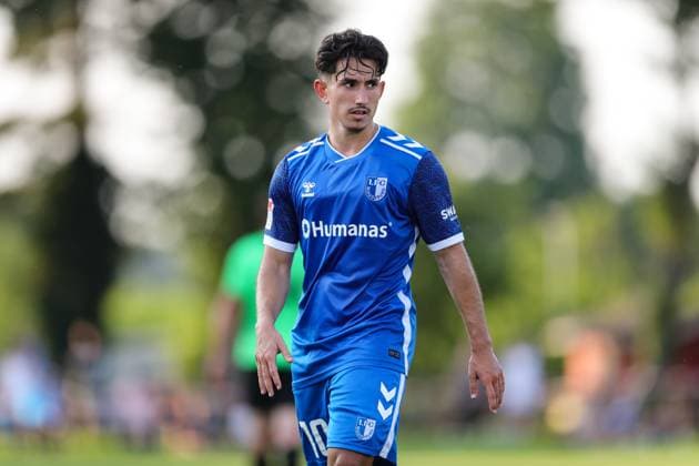 Jason Ceka (1. FC Magdeburg,10) - 2. Fußball Bundesliga Saison 2024-2025 Testspiel Sommervorbereitung Blau Weiss Loburg vs. 1. FC Magdeburg auf dem Sportplatz in Loburg - Einzelbild,Aktion,Fußball,Mann,Männer,Deutschland,26.06.2024