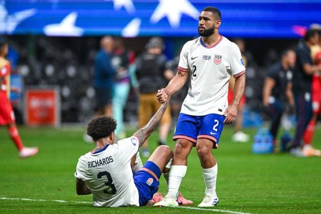 ATLANTA, GA Ã JUNE 27: United States defender Chris Richards (3) is helped up by teammate Cameron Carter-Vickers (2) following the conclusion of the Copa America match between Panama and the United States on June 27th, 2024 at Mercedes-Benz Stadium in Atlanta, GA. (Photo by Rich von Biberstein Icon Sportswire) SOCCER: JUN 27 CONMEBOL Copa America - Panama vs United States EDITORIAL USE ONLY Icon240627049
