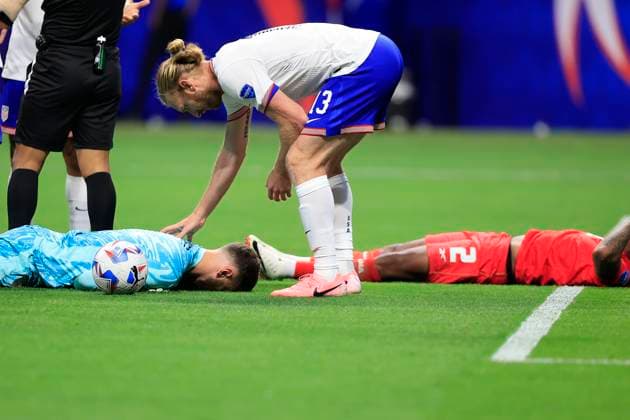 ATLANTA, GA - JUNE 27: United States defender Tim Ream (13) checks on United States goalkeeper Matt Turner (1) after a collision with Panama defender Cesar Blackman (2) during the Thursday evening soccer game between the USA and Panama on June 27, 2024 at the Mercedes-Benz Stadium in Atlanta, Georgia. (Photo by David J. Griffin Icon Sportswire) SOCCER: JUN 27 CONMEBOL Copa America - Panama vs United States EDITORIAL USE ONLY Icon9532406271274
