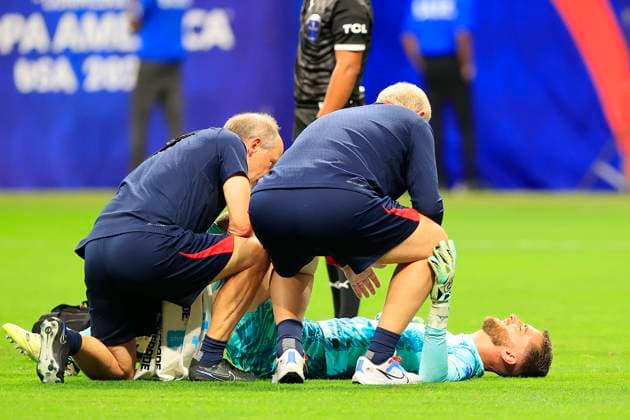 ATLANTA, GA - JUNE 27: United States goalkeeper Matt Turner (1) is checked on by team trainers after a collision with Panama defender Cesar Blackman (not seen) during the Thursday evening soccer game between the USA and Panama on June 27, 2024 at the Mercedes-Benz Stadium in Atlanta, Georgia. (Photo by David J. Griffin Icon Sportswire) SOCCER: JUN 27 CONMEBOL Copa America - Panama vs United States EDITORIAL USE ONLY Icon9532406271300