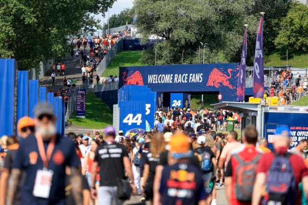 FORMULA 1 - GP of Austria 2024 SPIELBERG,AUSTRIA,28.JUN.24 - MOTORSPORTS, FORMULA 1 -Grand Prix of Austria, Red Bull Ring, preview. Image shows fans.  GEPAxpictures xMarioxBuehner-Weinrauch