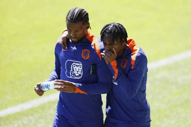 WOLFSBURG - (l-r) Georginio Wijnaldum, Jeremie Frimpong during a training session of the Dutch national team, Nationalteam at the AOK Stadium on June 28, 2024 in Wolfsburg, Germany. The Dutch national team is preparing for the eighth finals at the European Football Championship in Germany against Romania. ANP KOEN VAN WEEL UEFA EURO, EM, Europameisterschaft,Fussball 2024 Germany 2024 xVIxANPxSportx xxANPxIVx 502249564 originalFilename: 502249564.jpg