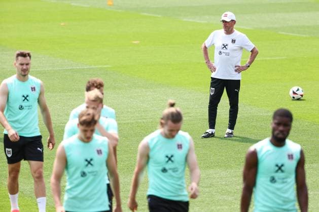 SOCCER - UEFA EURO, EM, Europameisterschaft,Fussball 2024 BERLIN,GERMANY,28.JUN.24 - SOCCER -UEFA EURO 2024, OEFB, Oesterreichischer Fussball-Bund, training. Image shows head coach Ralf Rangnick (AUT) and the team of AUT.  GEPAxpictures xArminxRauthner