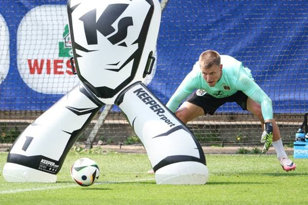 SOCCER - UEFA EURO, EM, Europameisterschaft,Fussball 2024 BERLIN,GERMANY,28.JUN.24 - SOCCER -UEFA EURO 2024, OEFB, Oesterreichischer Fussball-Bund, training. Image shows Patrick Pentz (AUT).  GEPAxpictures xArminxRauthner