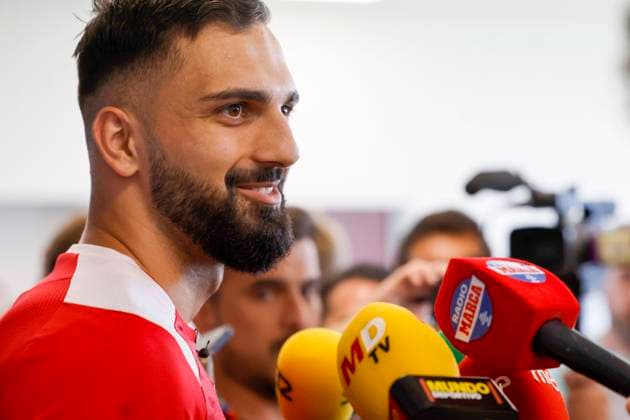 Georgian National Soccer Team goalkeeper Giorgi Mamardashvili addresses a press conference, PK, Pressekonferenz in Velbert, Germany, 28 June 2024. The team prepares its Euro2024 round of 16 game against Spain on next 30 June. Georgia s presser !ACHTUNG: NUR REDAKTIONELLE NUTZUNG!  Copyright: xALBERTOxESTEVEZx GRAF9031 20240628-55014004376_1