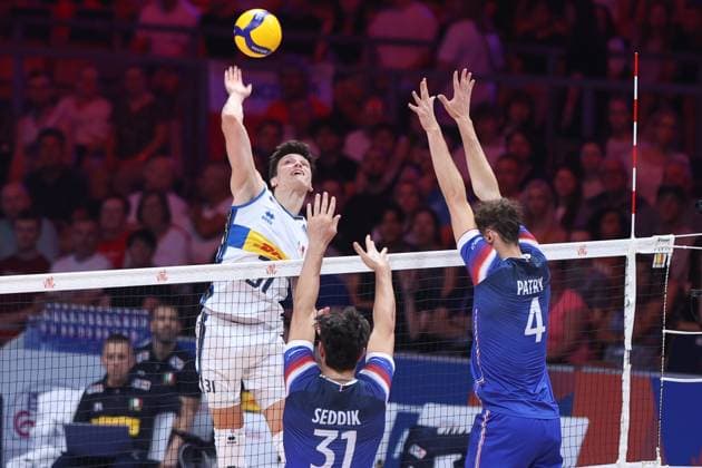 LODZ 28.06.2024 SIATKOWKA MEZCZYZN LIGA NARODOW 2024 TURNIEJ FINALOWY - CWIERCFINAL: WLOCHY - FRANCJA --- MENS VOLLEYBALL NATIONS LEAGUE 2024 FINAL ROUND - QUARTERFINAL MATCH IN LODZ: ITALY - FRANCE N Z LUCA PORRO FOT. ANNA KLEPACZKO FOTOPYK NEWSPIX.PL --- Newspix.pl POLAND OUT!  240628LUM024