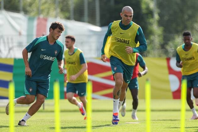 EM 2024: Portugal Training in Marienfeld am 28.06.2024 Pepe ( 3, Portugal) beim Training