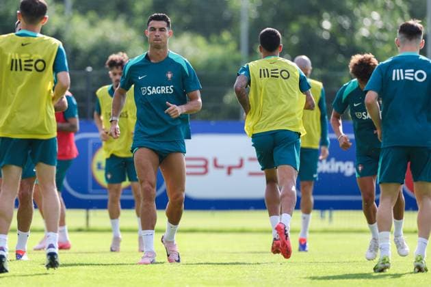 Sport Bilder des Tages EM 2024: Portugal Training in Marienfeld am 28.06.2024 Cristiano Ronaldo ( 7, Portugal) beim Training