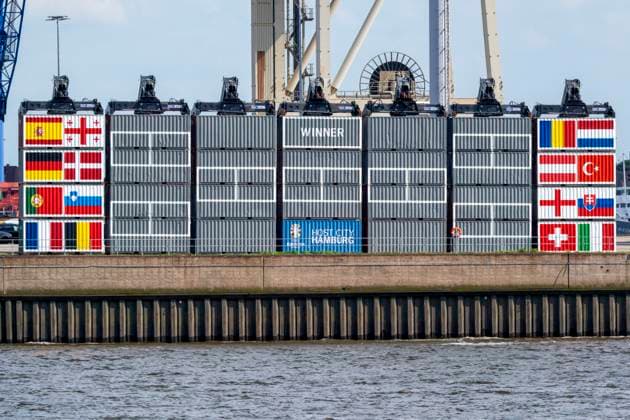Größter Turnierbaum der Welt: Neue Container-Installation am Hamburger Hafen läutet die K.O.-Runde der UEFA EURO, EM, Europameisterschaft,Fussball 2024 ein. 28.06.24, Hamburg, UEFA Europameisterschaft, Fussball Â