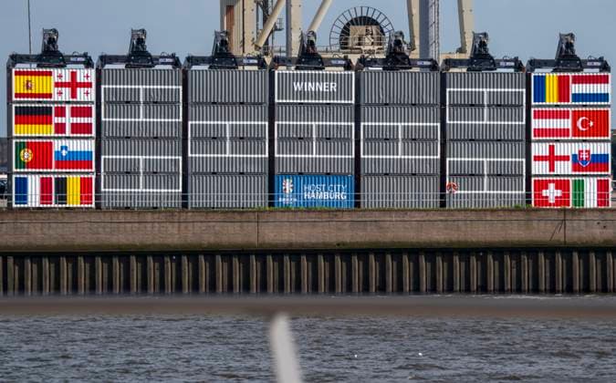 Größter Turnierbaum der Welt: Neue Container-Installation am Hamburger Hafen läutet die K.O.-Runde der UEFA EURO, EM, Europameisterschaft,Fussball 2024 ein. 28.06.24, Hamburg, UEFA Europameisterschaft, Fussball Â