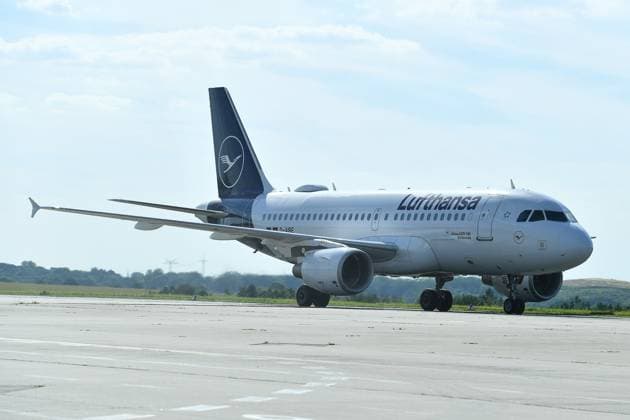 Dortmund Airport empfängt deutsche Nationalmannschaft Die deutsche Nationalmannschaft bei der Ankunft am Dortmund Airport. Die Lufthansa D-AIBE bei der Ankunft in Dortmund