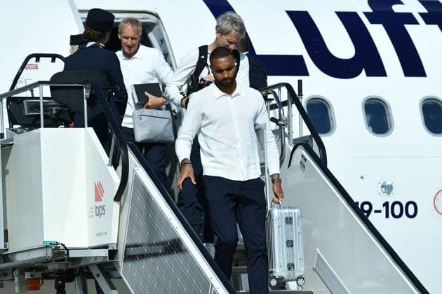 Dortmund Airport empfängt deutsche Nationalmannschaft Die deutsche Nationalmannschaft bei der Ankunft am Dortmund Airport. Jonathan Tah ( Deutschland )