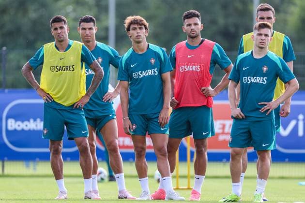 EM 2024: Portugal Training in Marienfeld am 28.06.2024 Spieler von Portugal beim Training, u.a. mit Joao Cancelo ( 20, Portugal) , Joao Felix ( 11, Portugal)