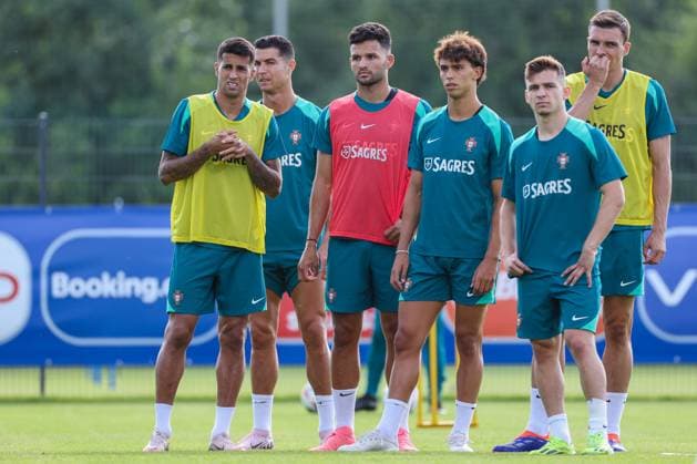 EM 2024: Portugal Training in Marienfeld am 28.06.2024 Spieler von Portugal beim Training, u.a. mit Joao Cancelo ( 20, Portugal) , Joao Felix ( 11, Portugal)
