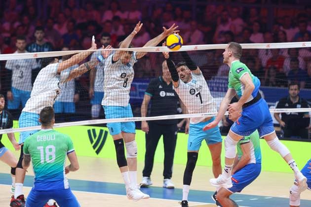 LODZ 28.06.2024 SIATKOWKA MEZCZYZN LIGA NARODOW 2024 TURNIEJ FINALOWY - CWIERCFINAL: SLOWENIA - ARGENTYNA --- MENS VOLLEYBALL NATIONS LEAGUE VNL 2024 FINAL ROUND - QUARTERFINAL MATCH IN LODZ: SLOVENIA - ARGENTINA N Z BRUNO LIMA AGUSTIN LOSER FACUNDO CONTE TINE URNAUT FOT. ANNA KLEPACZKO FOTOPYK NEWSPIX.PL --- Newspix.pl POLAND OUT!  240628LUM129