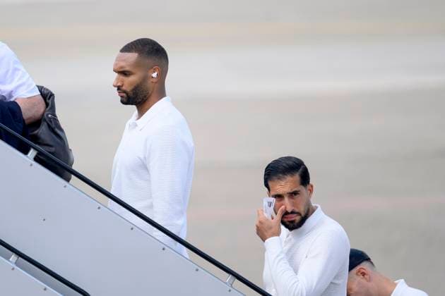 Die Fußballspieler Jonathan Tah und Emre Can steigen in den Flieger am Flughafen Nürnberg vor dem Abflug der Nationalmannschaft zum Achtelfinale gegen Dänemark bei der UEFA EURO, EM, Europameisterschaft,Fussball 2024 Fußball-Europameisterschaft in Dortmund. Nürnberg, 28.06.2024 Bayern Deutschland Copyright: xDwixAnoraganingrumx
