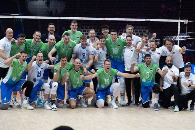 Slovenia - Argentina 28.06.2024 Lodz, Poland, men s Volleyball Nations League, final round quarter finals , game ( match ) Slovenia - Argentina ; image shows: team Slovenia winner , group photo, photo Katarzyna Plewczynska Fotostyk Copyright: xFotostykxPhotoxAgencyx 20240628FCTKP1637